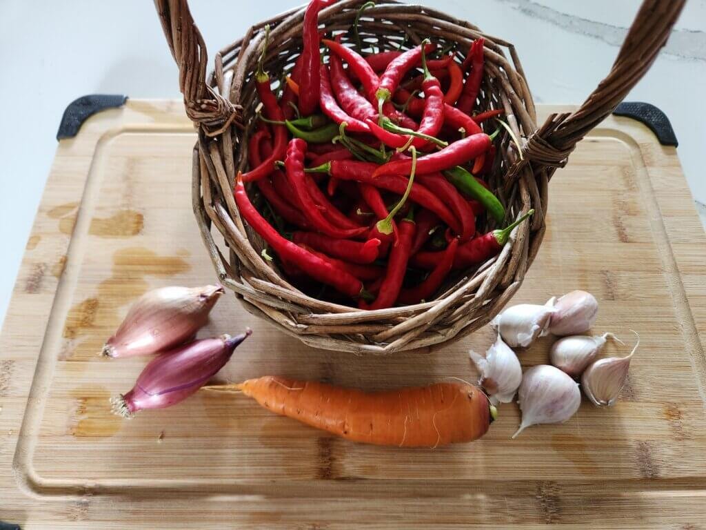 Simple healthy ingredients for fermented hot pepper sauce