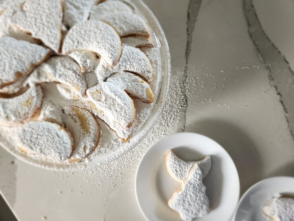 Greek White Christmas Cookies - Kourabiedes