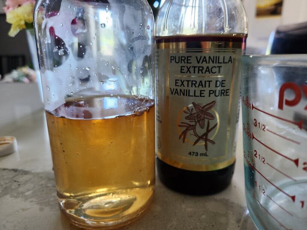 Mosquito repellent mixture with pure vanilla extract