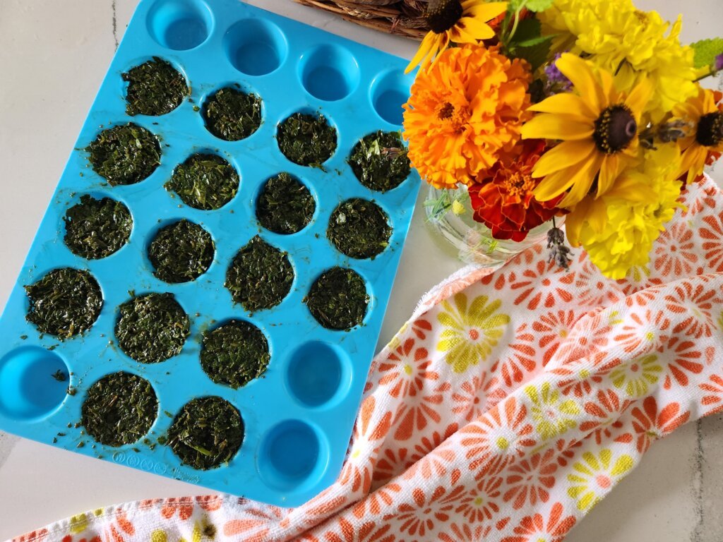 How to Freeze Basil in Mini Pucks