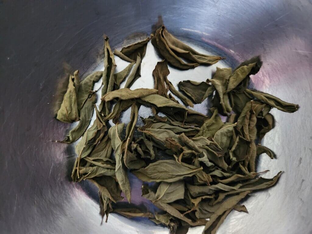 Dried Full Basil Leaves